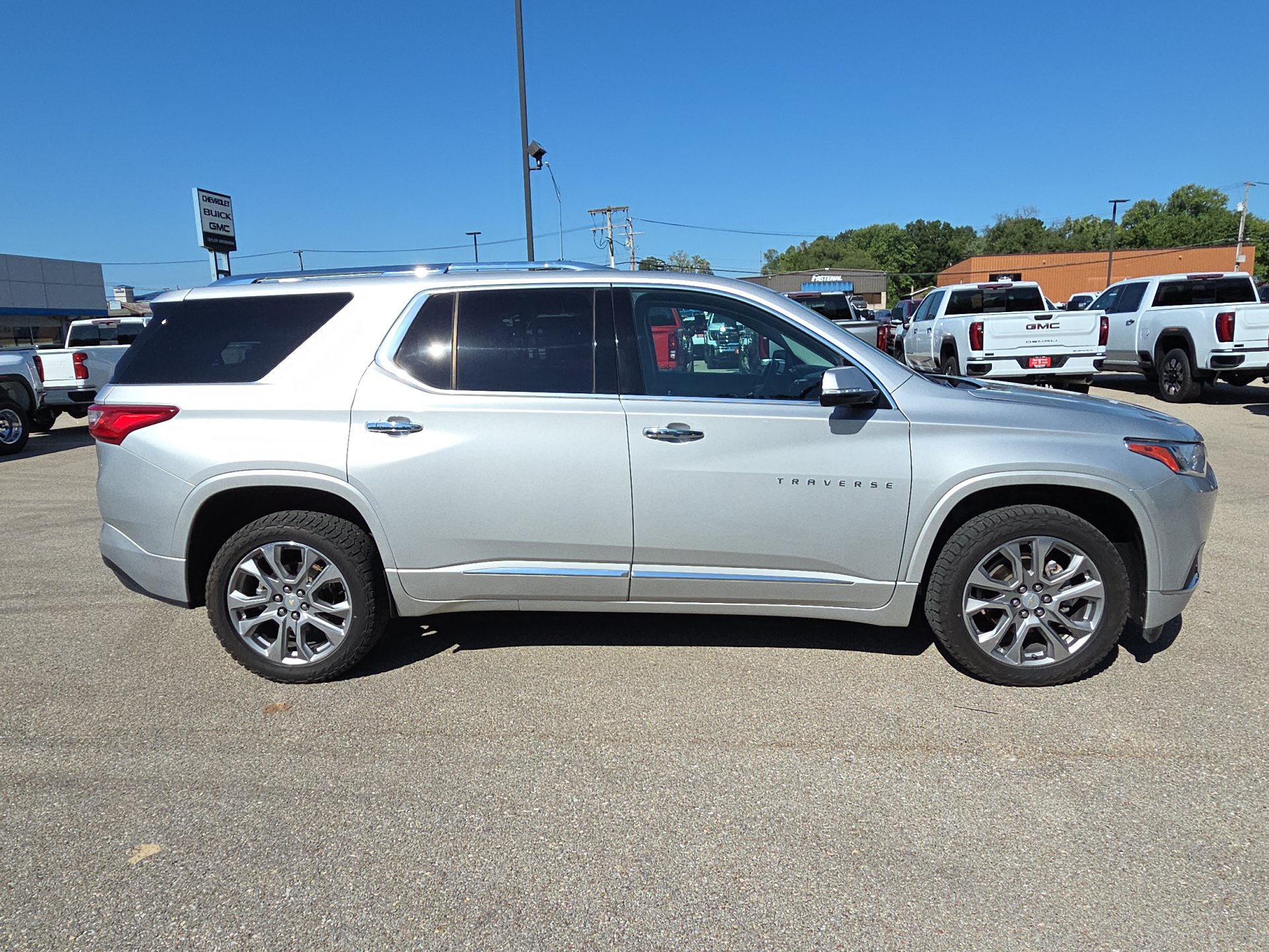 Used 2019 Chevrolet Traverse Premier w/ LPO, Floor Liner Package AWD/4WD image 9