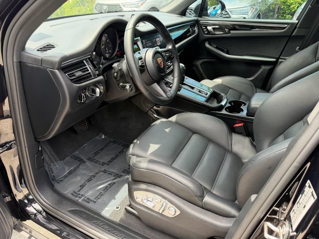 Used 2025 Porsche Macan Turbo AWD/4WD image 12