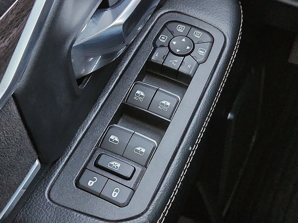Used 2025 RAM 3500 Laramie w/ Sport Appearance Package AWD/4WD image 24