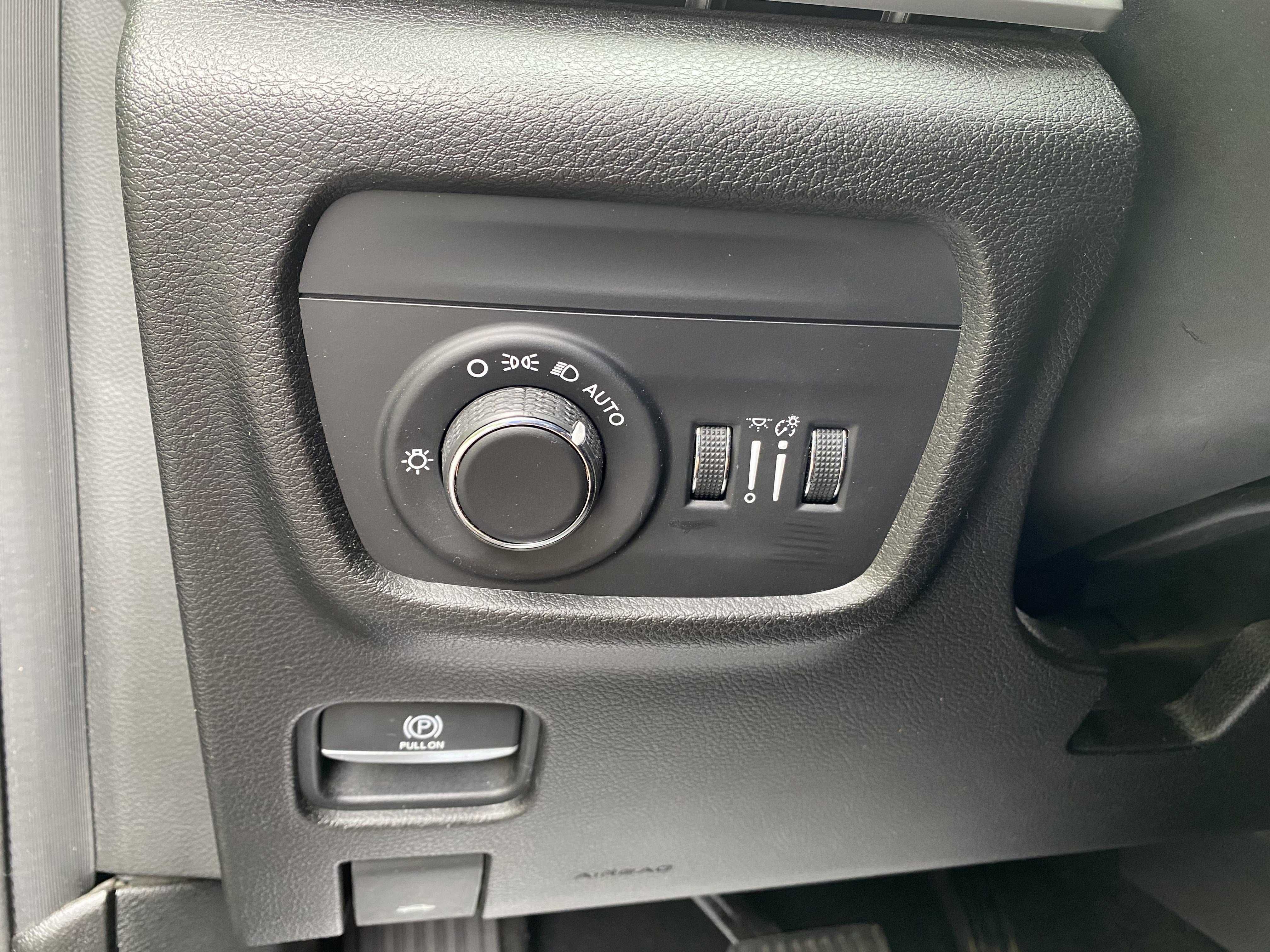 Used 2022 Jeep Grand Cherokee L Laredo w/ Luxury Tech Group I AWD/4WD image 18