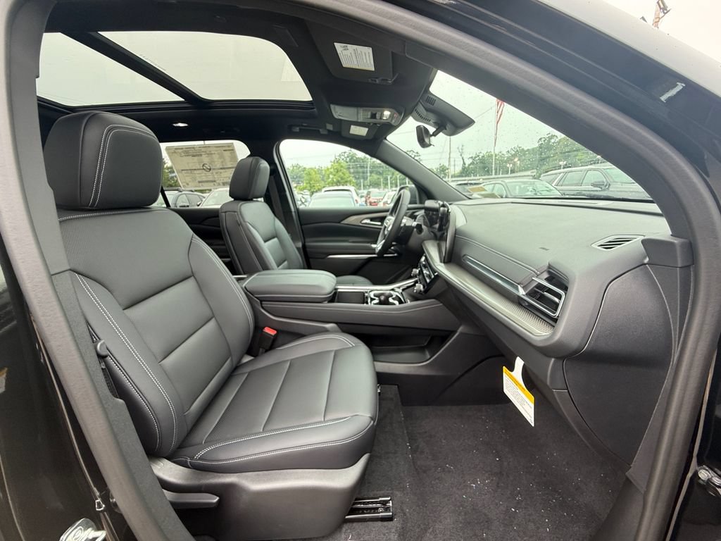 New 2026 Chevrolet Traverse LT w/ Sun and Wheel Package FWD image 28