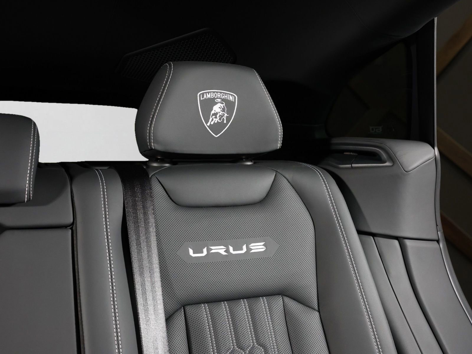 Used 2023 Lamborghini Urus Performante AWD/4WD image 24