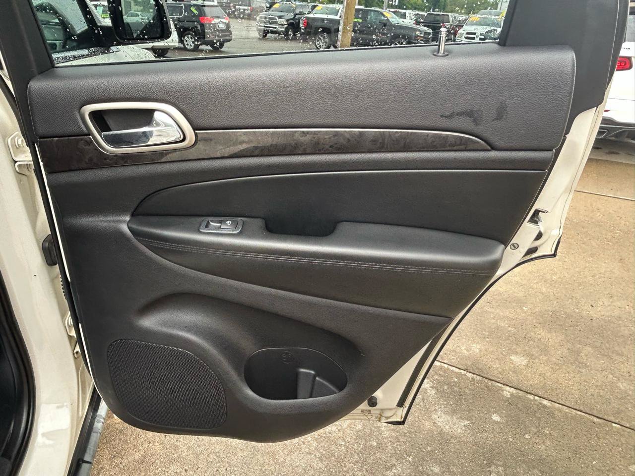 Used 2011 Jeep Grand Cherokee Laredo AWD/4WD image 15