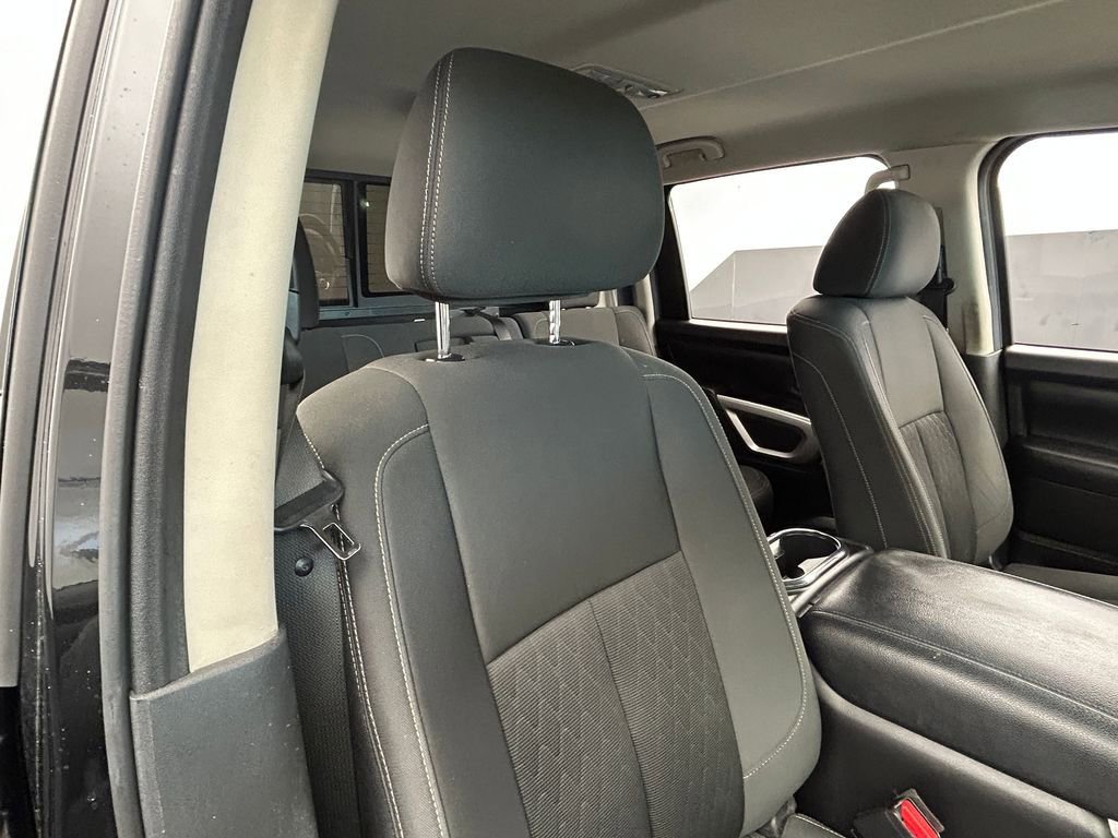 Used 2019 Nissan Titan SV w/ SV Convenience Package image 30
