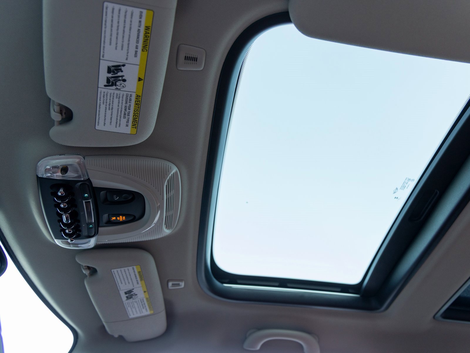 Used 2023 MINI Cooper 2-Door Hardtop w/ Signature Upholstery Package image 28