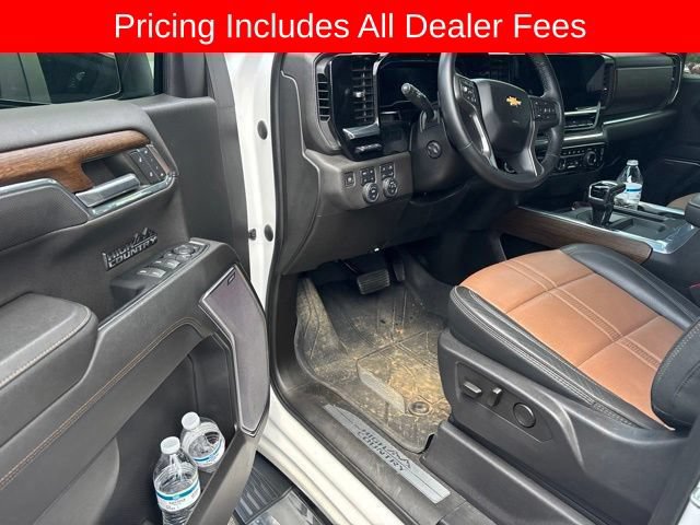 Used 2023 Chevrolet Silverado 1500 High Country w/ High Country Premium Package AWD/4WD image 5