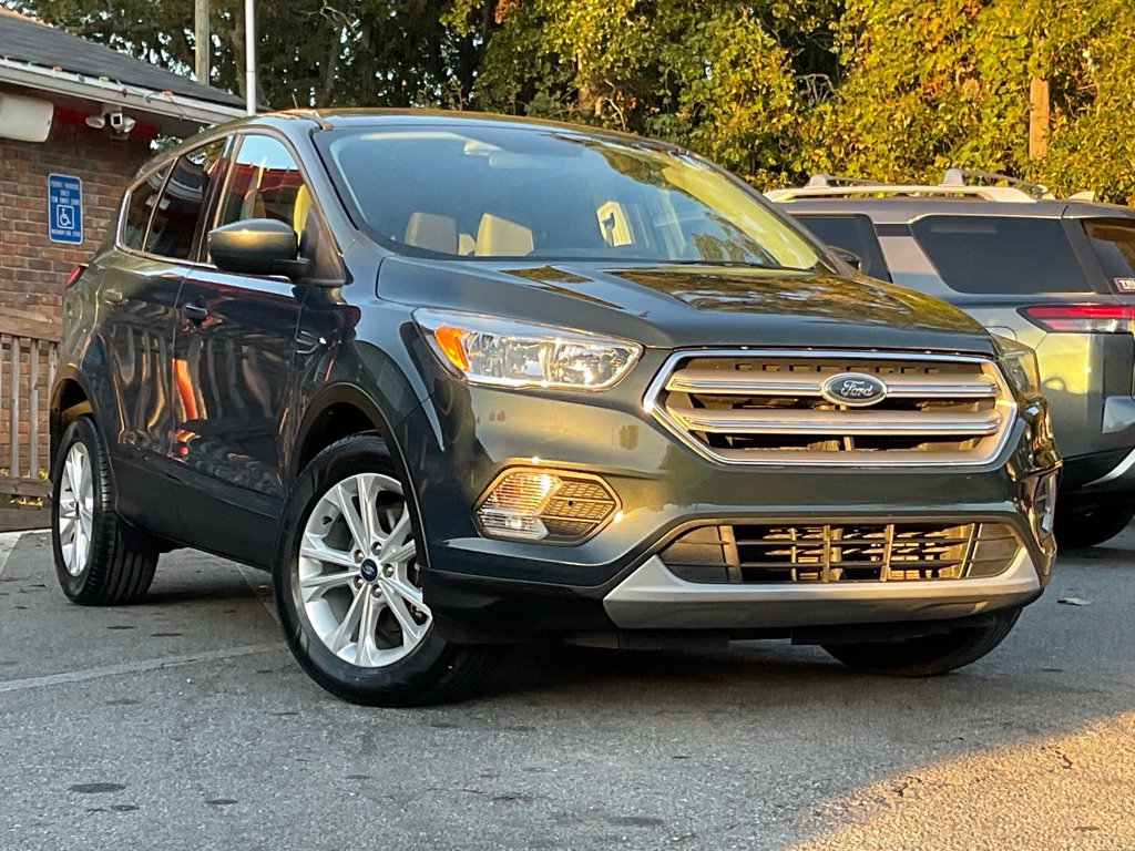 Used 2019 Ford Escape SE image 3