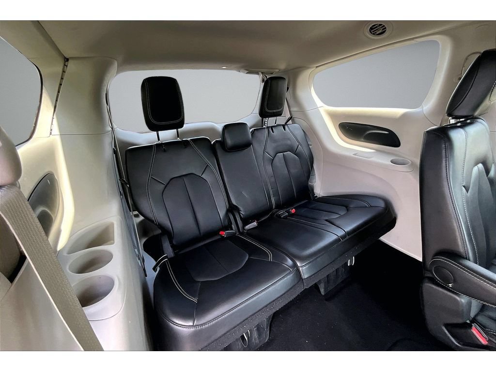 Used 2024 Chrysler Pacifica Touring-L FWD image 37