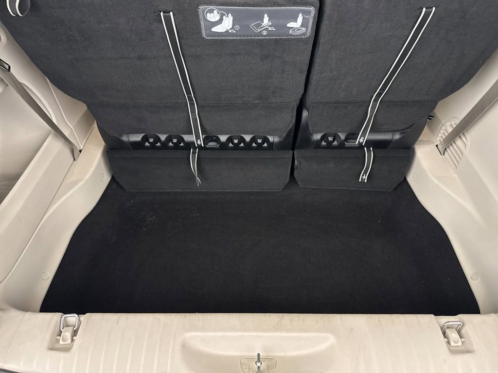 Used 2023 Chrysler Pacifica Touring-L FWD image 16
