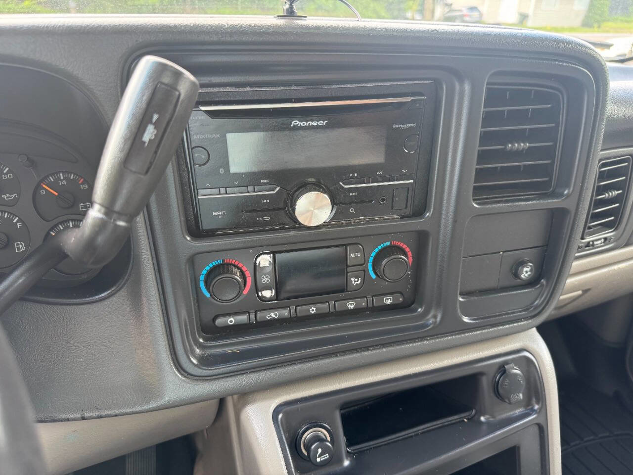 Used 2006 Chevrolet Suburban LS w/ Smart Select Package image 28