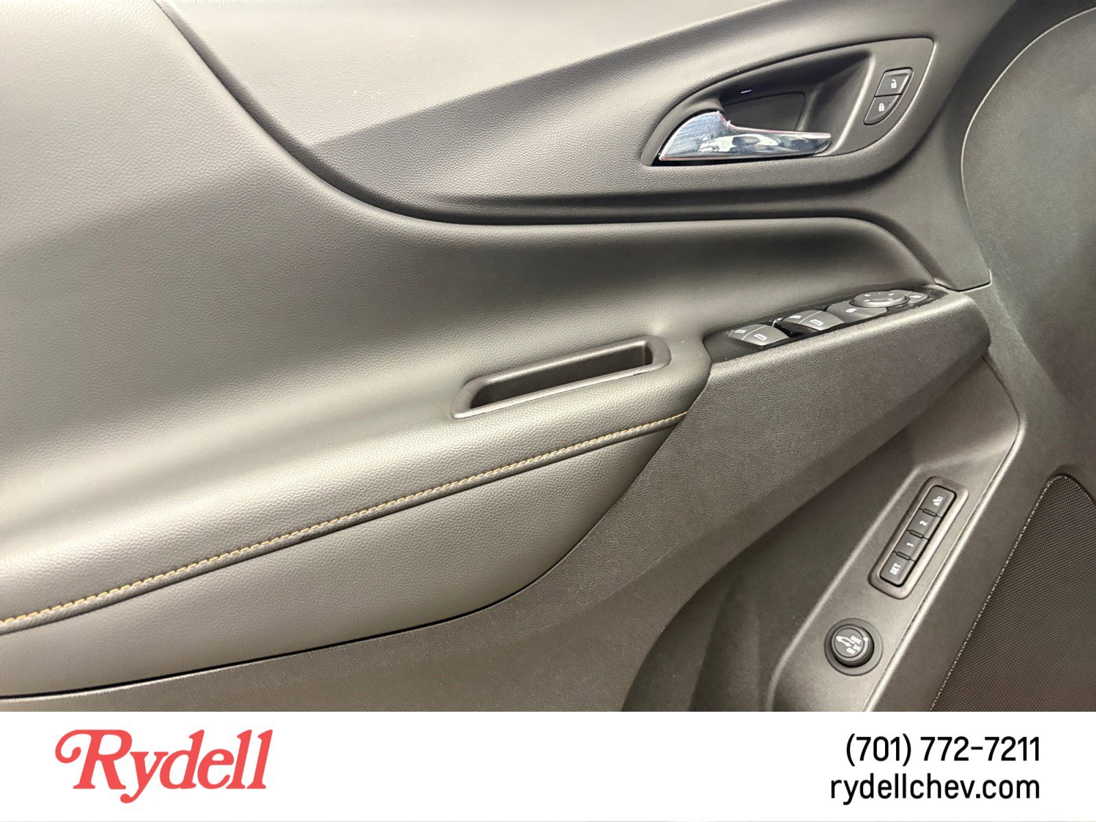 Used 2022 Chevrolet Equinox Premier w/ LPO, Floor Liner Package AWD/4WD image 11