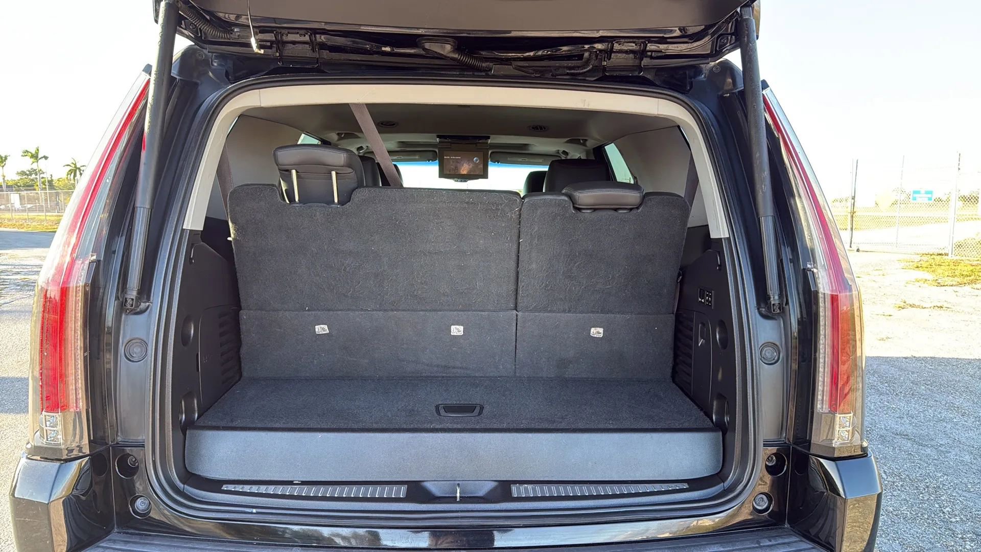 Used 2015 Cadillac Escalade Premium RWD image 19