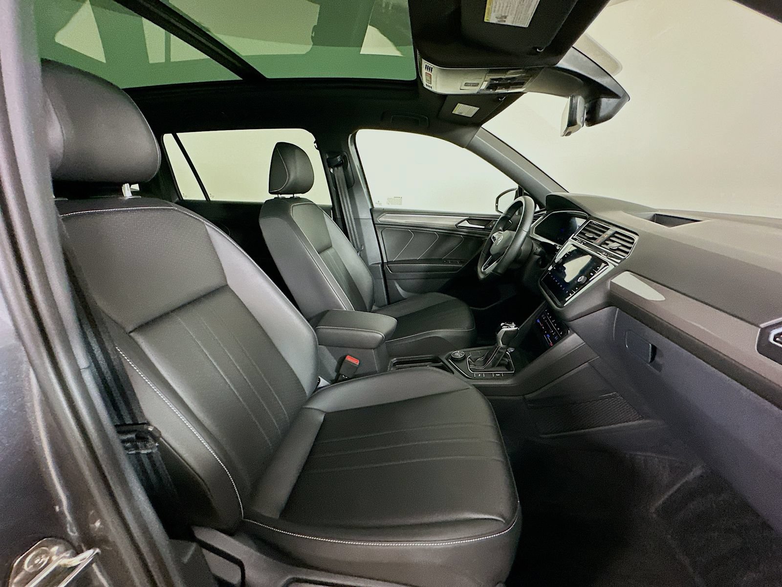 Used 2023 Volkswagen Tiguan SE R-Line AWD/4WD image 42