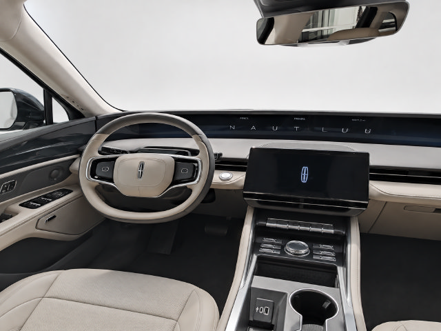 Used 2025 Lincoln Nautilus Premier w/ Equipment Group 102A AWD/4WD image 19