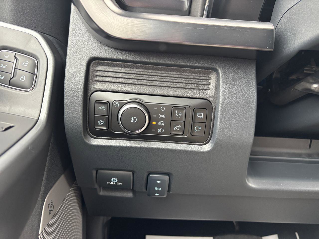 New 2026 Ford F250 Lariat w/ Chrome Package image 17