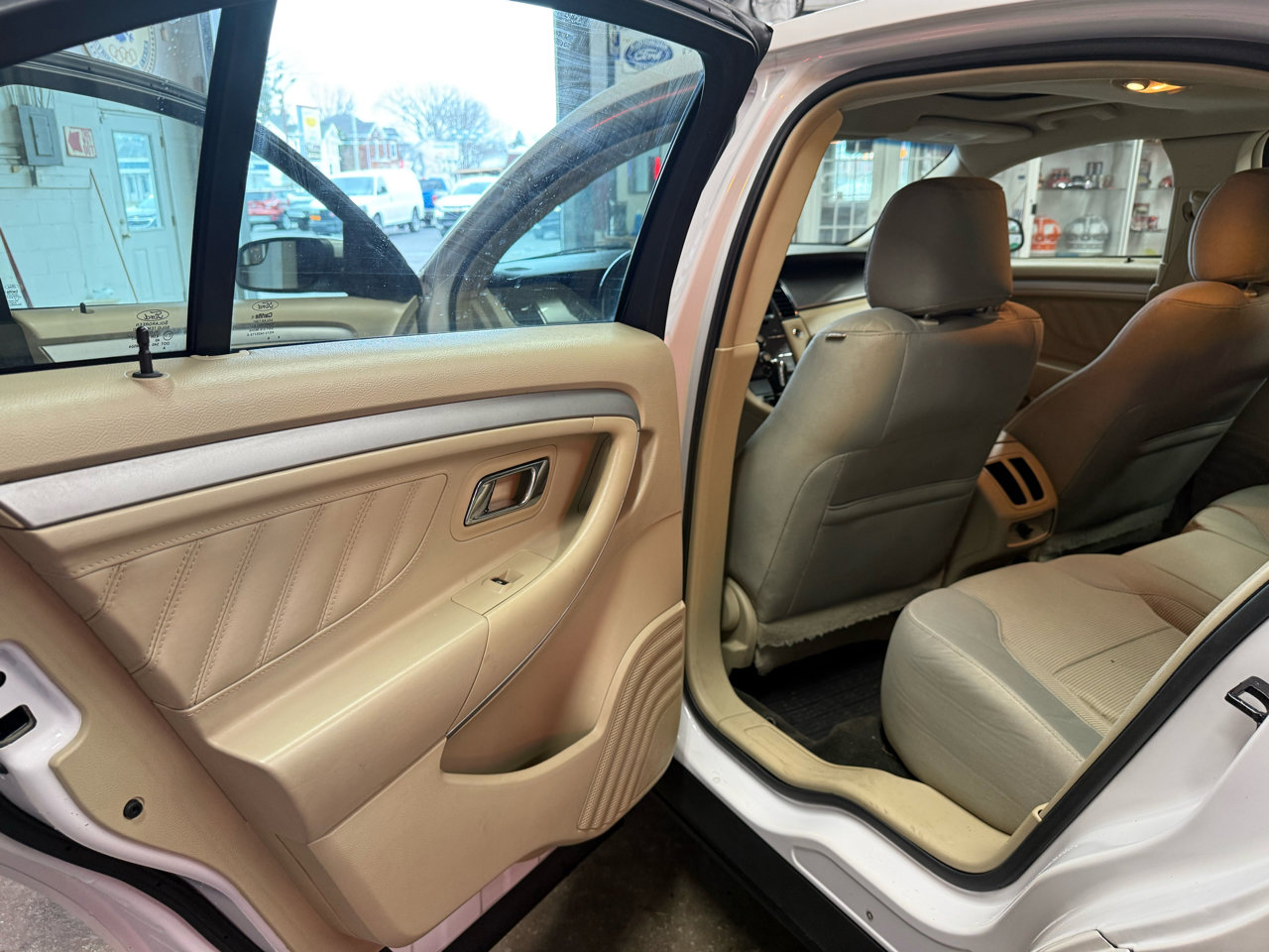 Used 2018 Ford Taurus SEL w/ Equipment Group 201A image 17