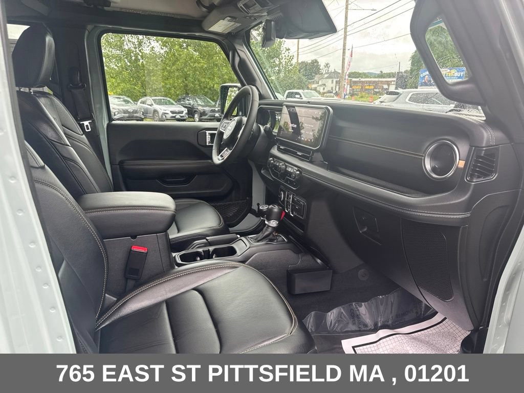 Used 2024 Jeep Wrangler Unlimited Sahara w/ Technology Group AWD/4WD image 20