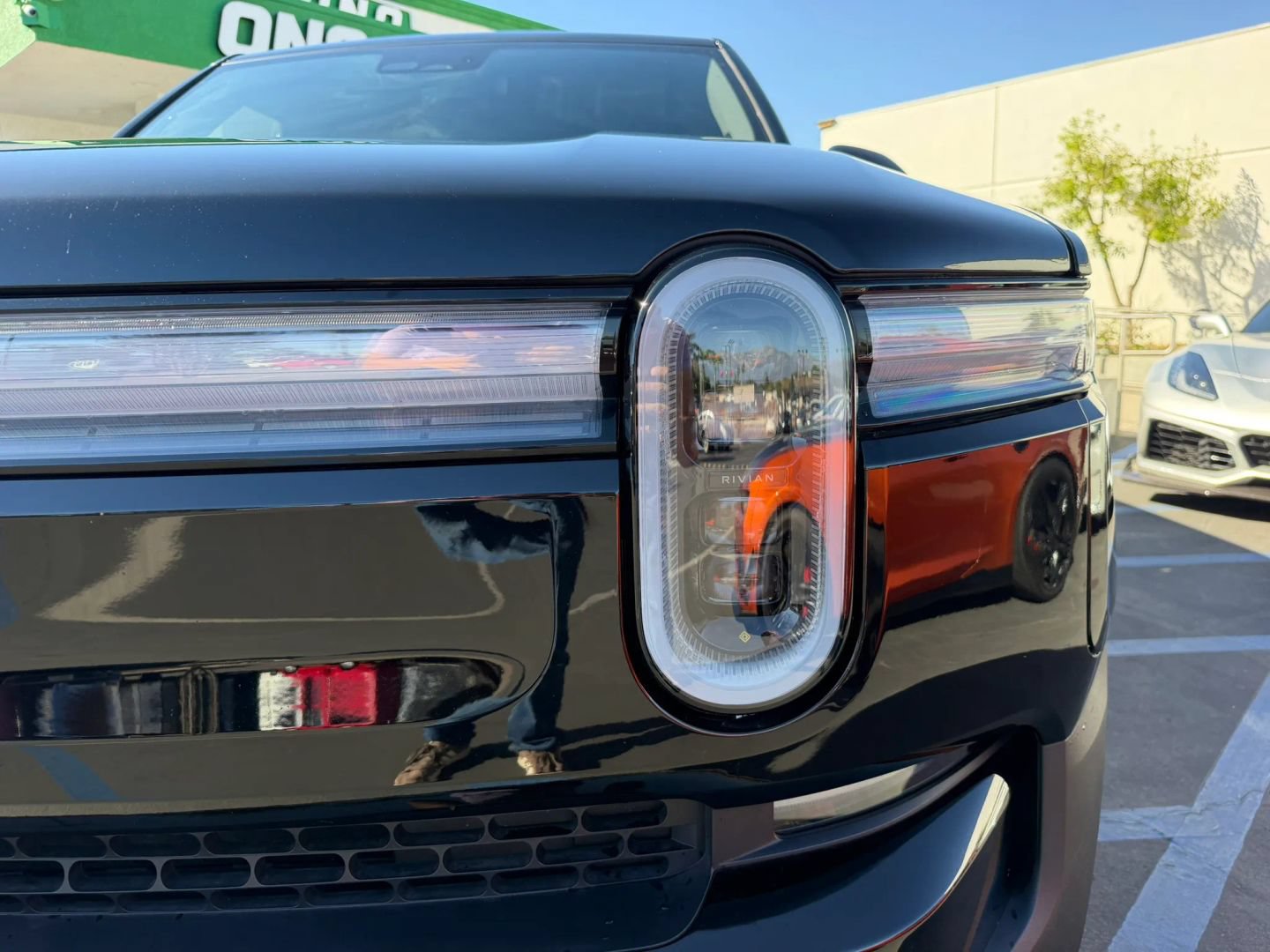 Used 2025 Rivian R1S Adventure Dual AWD/4WD image 11