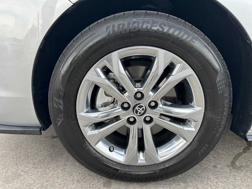 Used 2023 Toyota Sienna XSE w/ XSE Plus Package AWD/4WD image 33