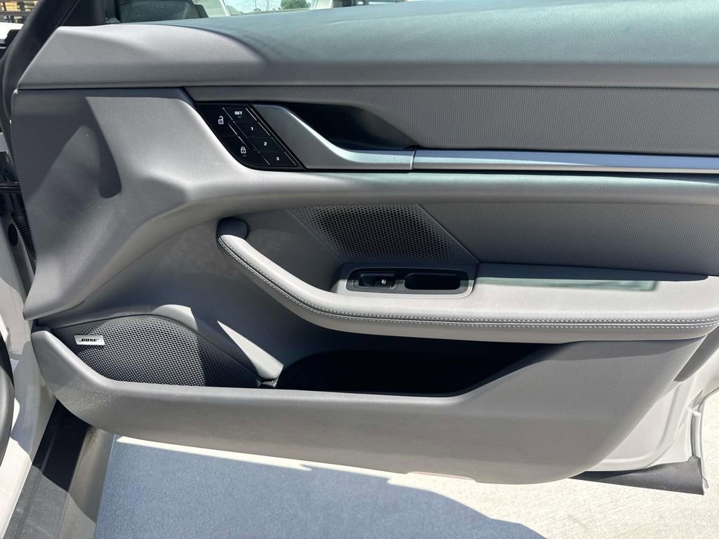 Used 2025 Porsche Taycan 4S image 18