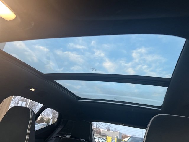 Certified 2025 Volvo XC40 B5 Plus image 28