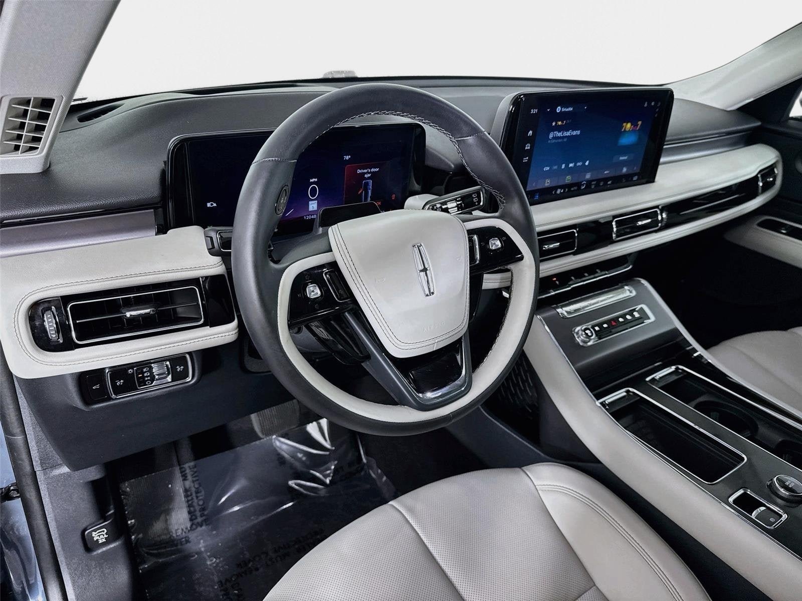 Used 2025 Lincoln Aviator AWD w/ Equipment Group 101A image 10
