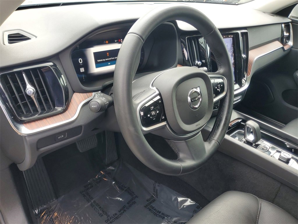Certified 2025 Volvo V60 B5 Cross Country Plus image 18