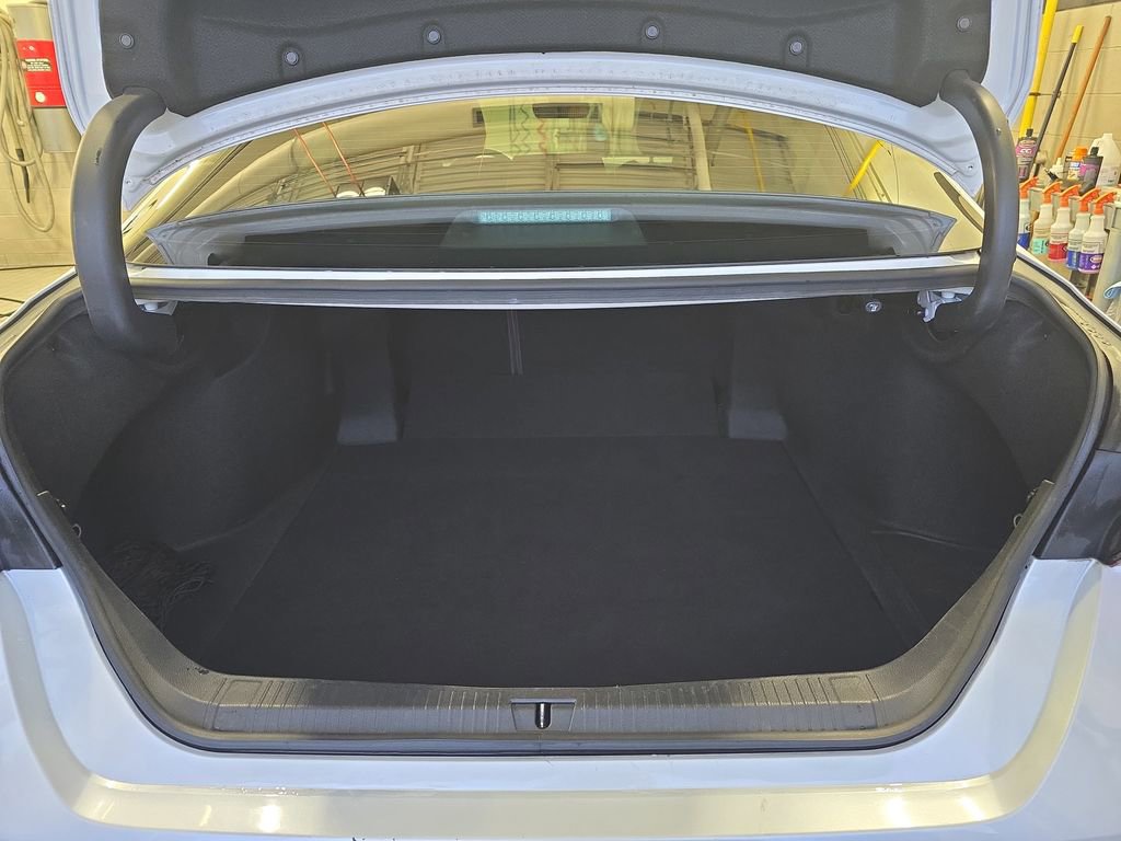 Used 2020 Toyota Avalon Limited image 13