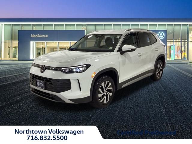 Used 2025 Volkswagen Tiguan S image 1