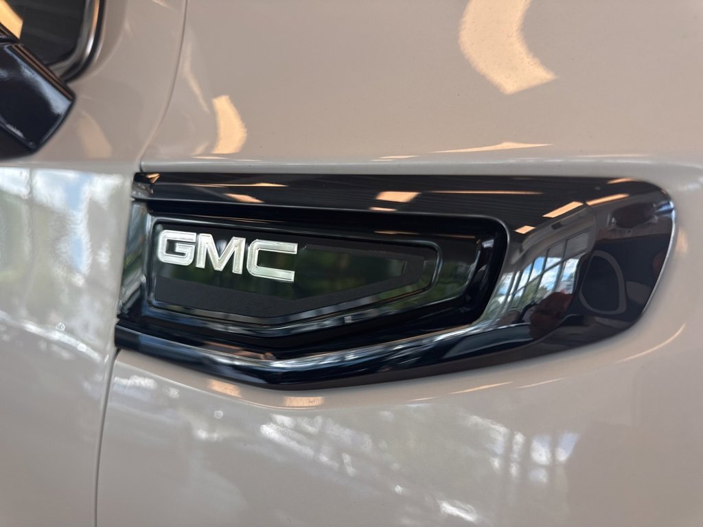 Used 2023 GMC Yukon Denali Ultimate image 4