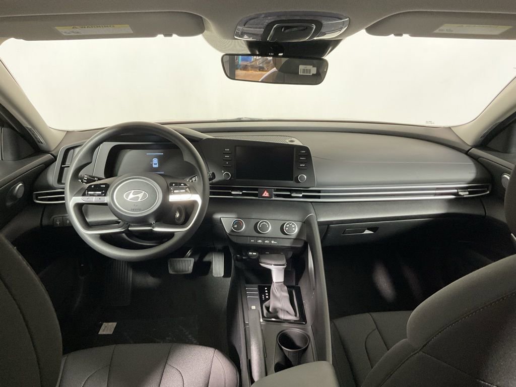 New 2025 Hyundai Elantra SE image 23