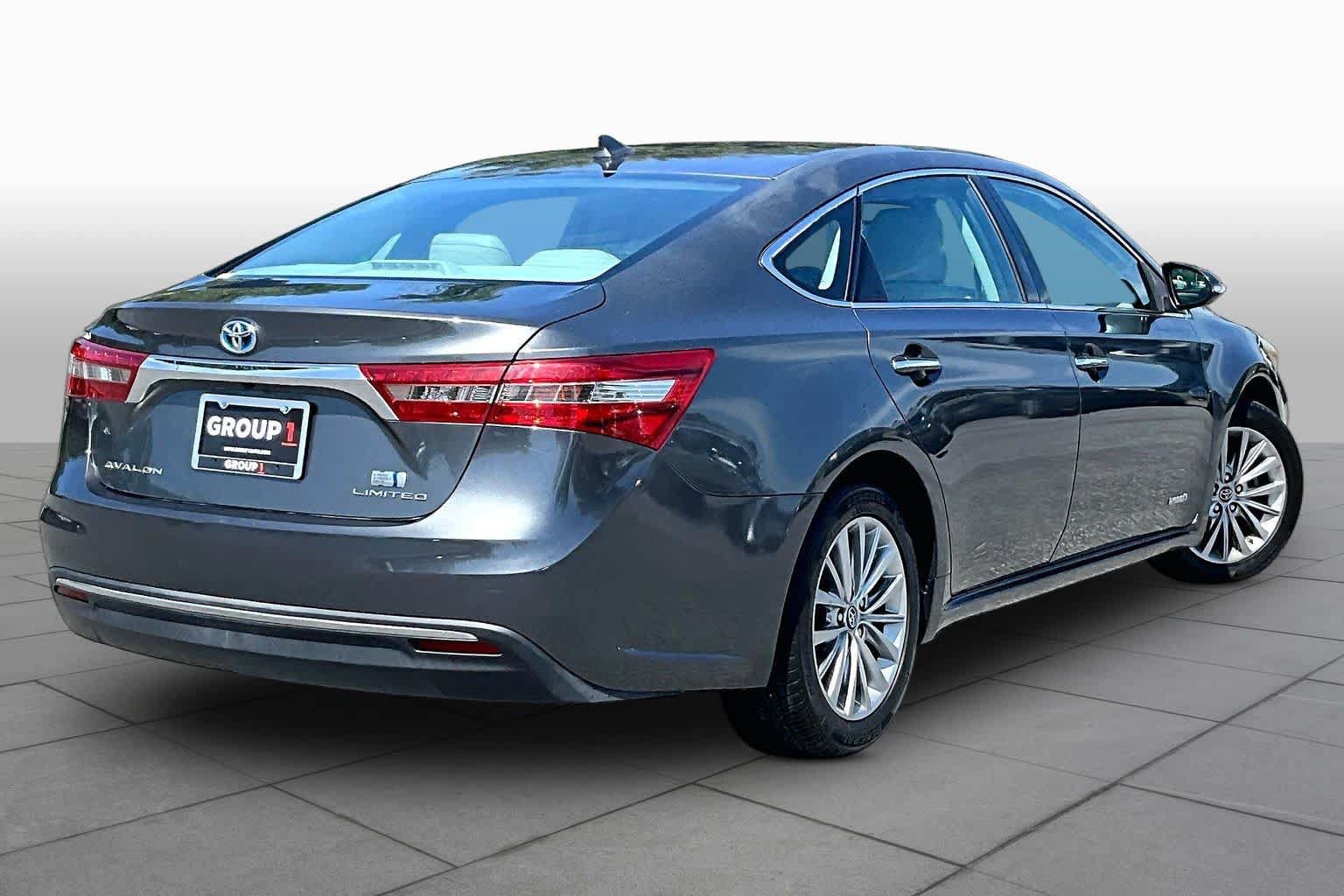Used 2017 Toyota Avalon Limited FWD image 12
