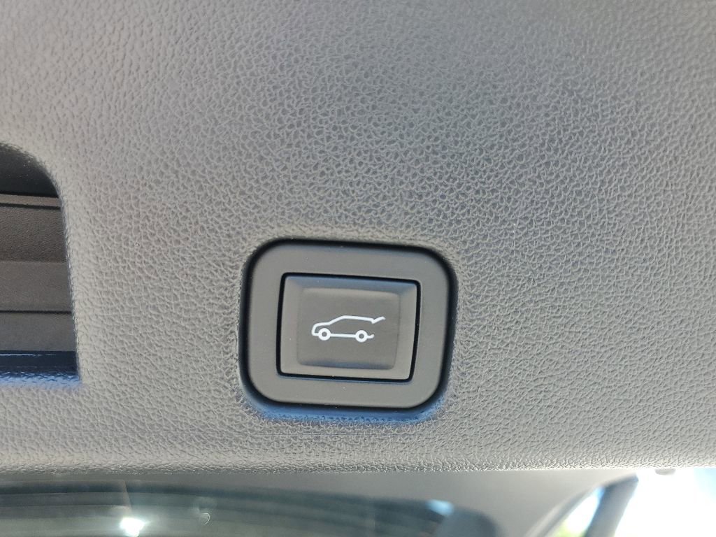 Used 2025 GMC Acadia Elevation FWD image 18