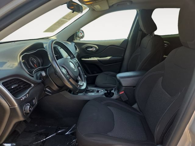 Used 2019 Jeep Cherokee Latitude w/ Cold Weather Group AWD/4WD image 9