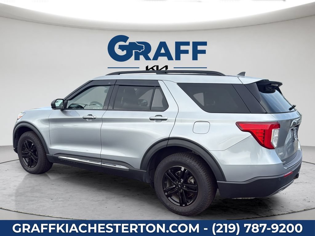 Used 2021 Ford Explorer XLT w/ Equipment Group 202A AWD/4WD image 14