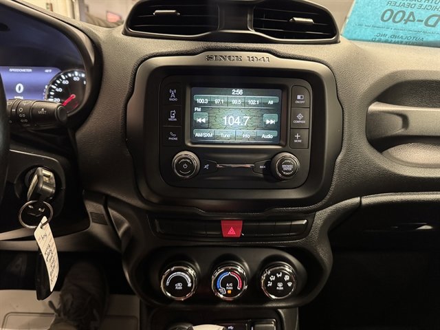 Used 2015 Jeep Renegade Trailhawk AWD/4WD image 23
