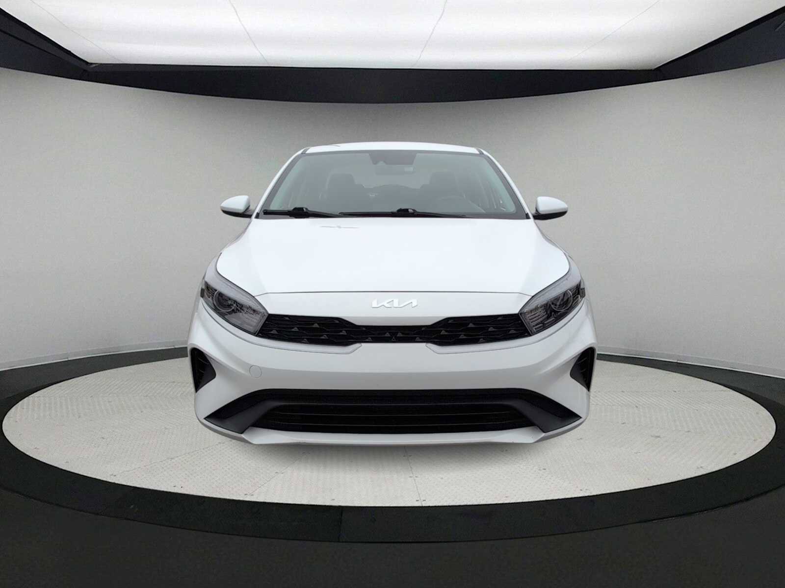 Used 2024 Kia Forte LXS image 3