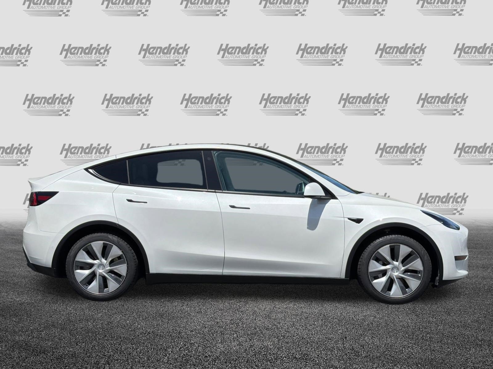Used 2022 Tesla Model Y Long Range AWD/4WD image 3