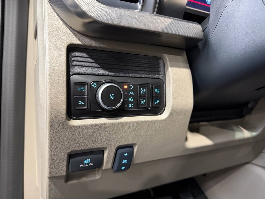 Used 2025 Ford F250 Platinum w/ Platinum Plus Package image 14