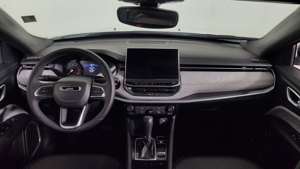 Used 2024 Jeep Compass Latitude image 34