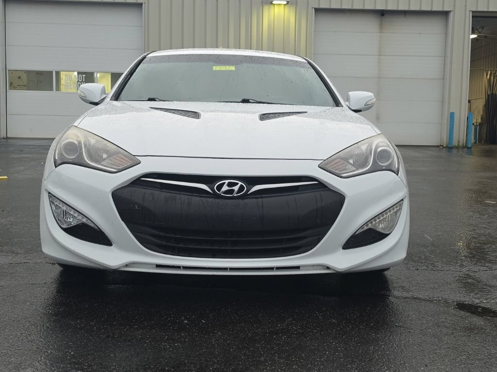 Used 2016 Hyundai Genesis Coupe 3.8 RWD image 2