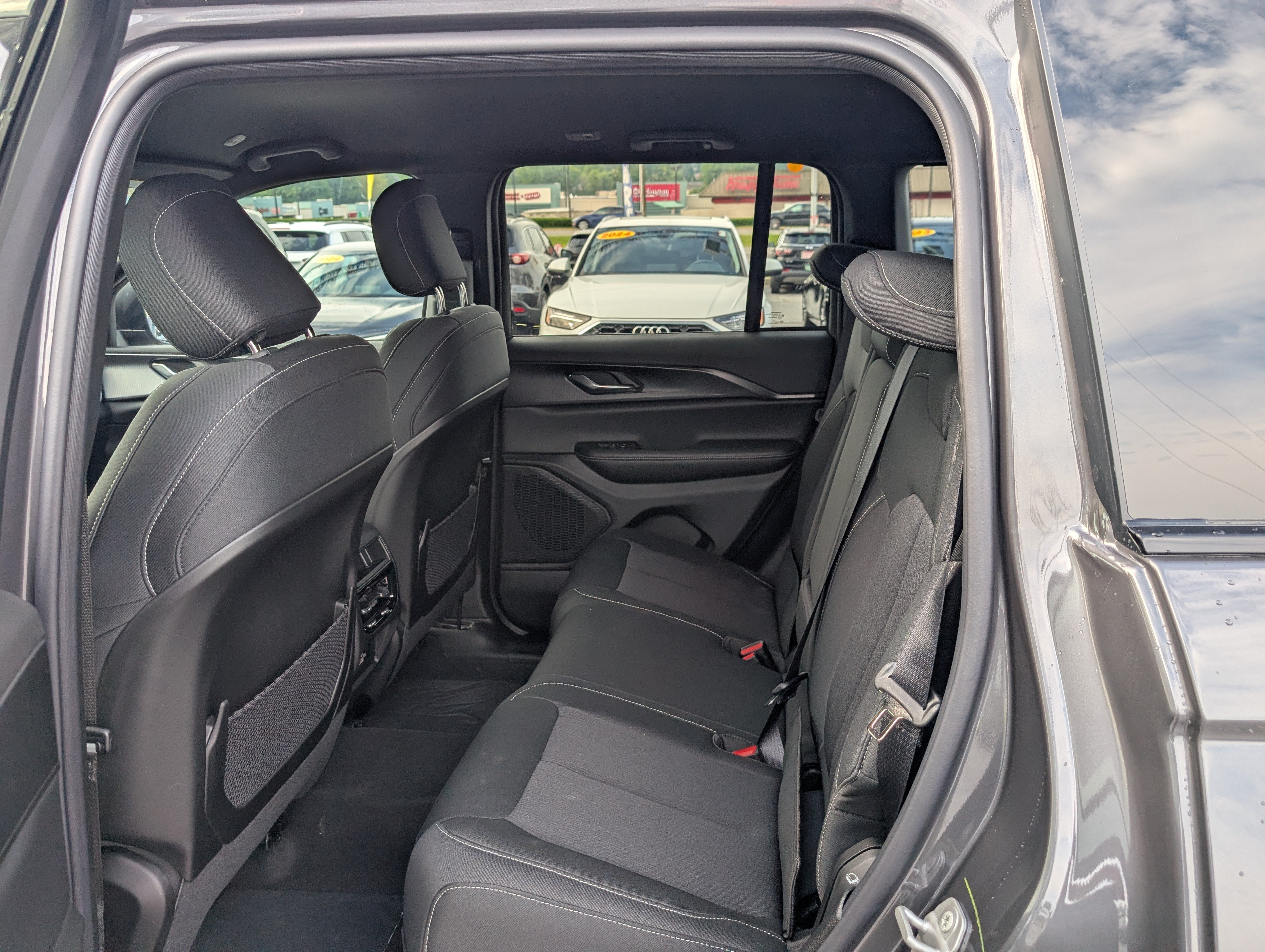 New 2026 Jeep Grand Cherokee Laredo AWD/4WD image 13