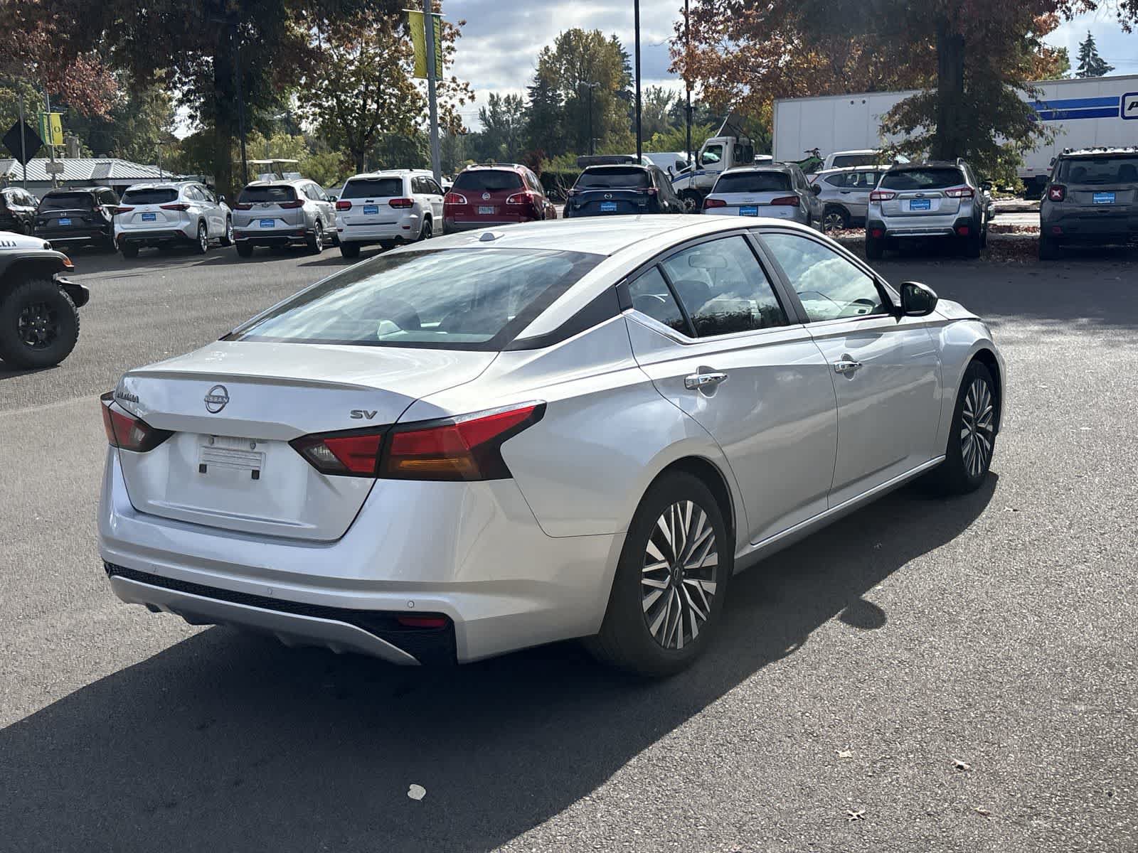 Used 2024 Nissan Altima 2.5 SV FWD image 5