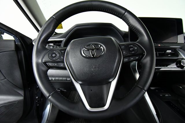 Used 2024 Toyota Venza LE image 2