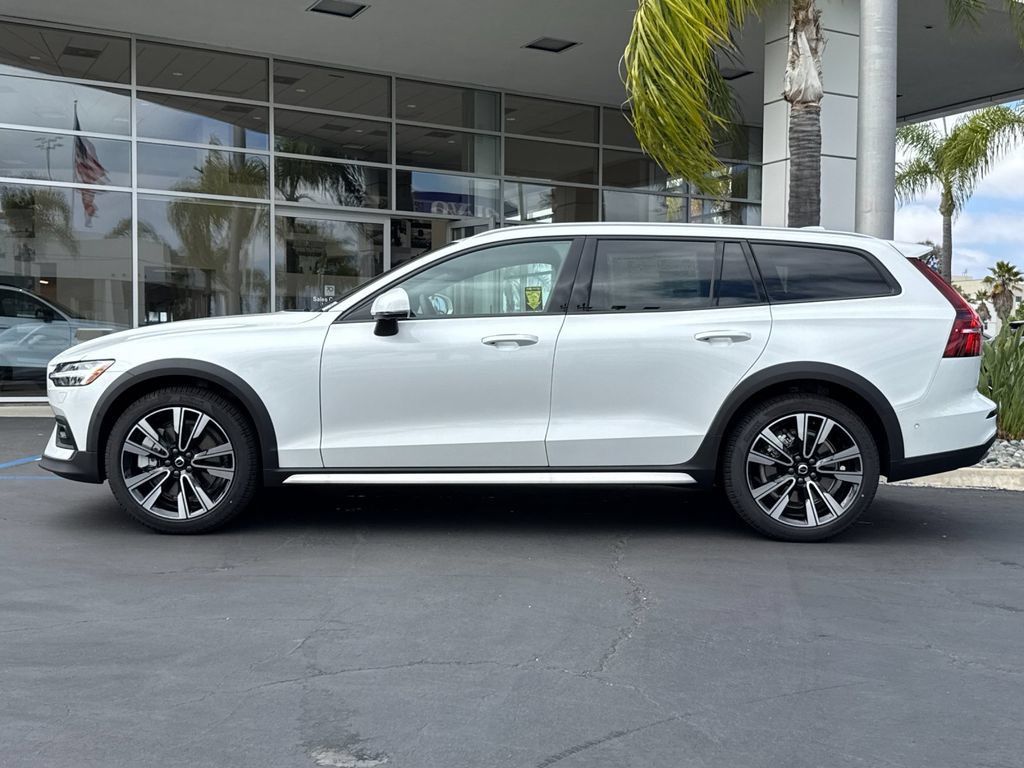 New 2026 Volvo V60 B5 Cross Country Ultra w/ Climate Package AWD/4WD image 2