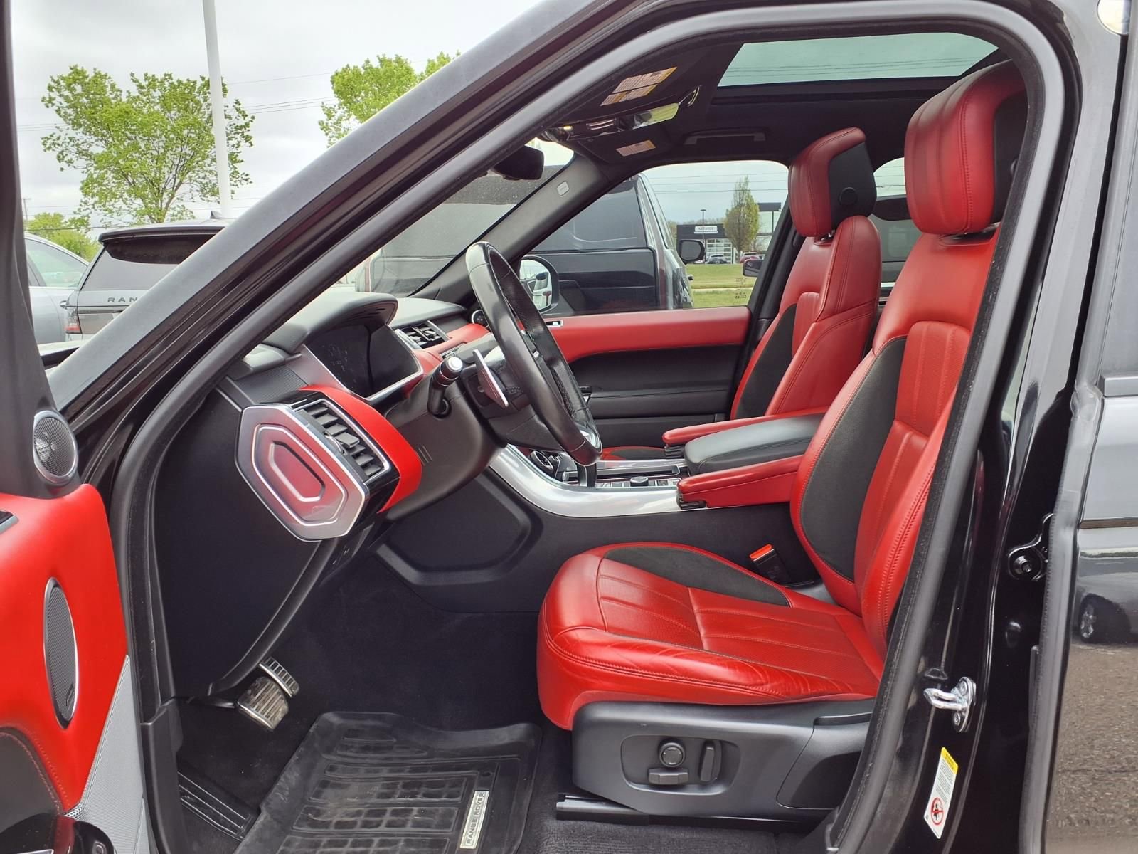 Used 2019 Land Rover Range Rover Sport Supercharged AWD/4WD image 17