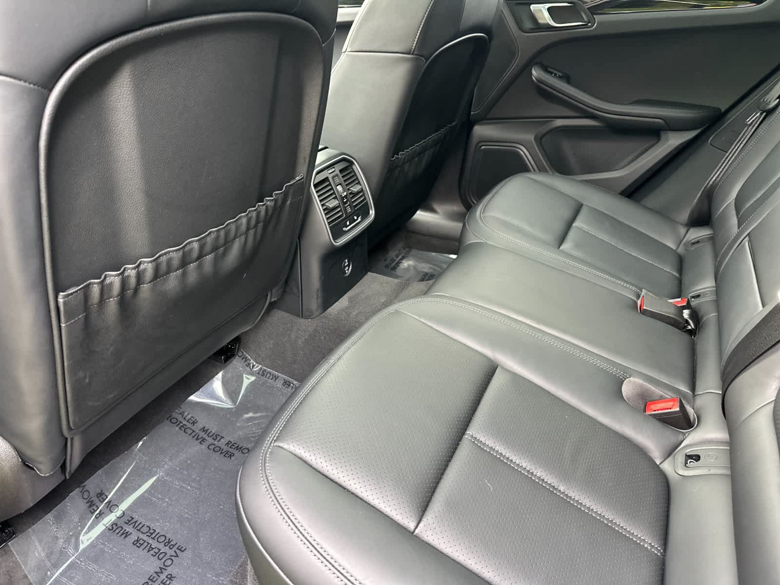 Certified 2025 Porsche Macan AWD/4WD image 13