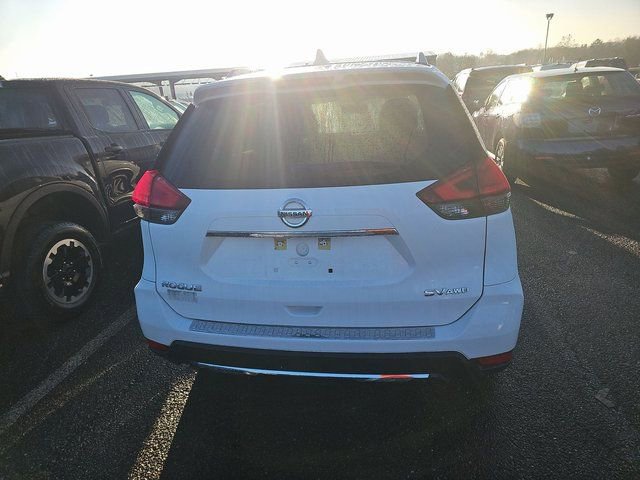 Used 2017 Nissan Rogue SV w/ SV Premium Package image 6