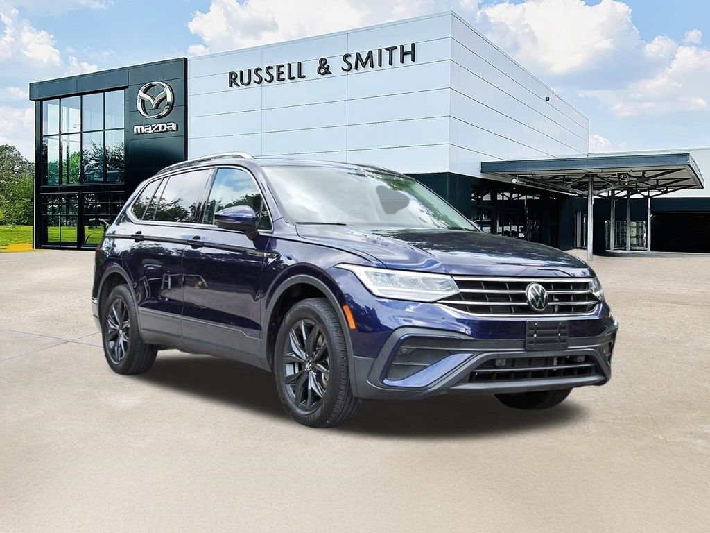 Used 2024 Volkswagen Tiguan SE w/ Panoramic Sunroof Package AWD/4WD image 1
