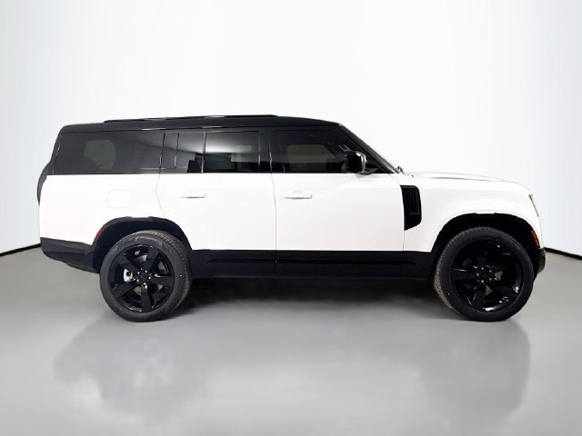 New 2026 Land Rover Defender 130 X-Dynamic SE AWD/4WD image 4